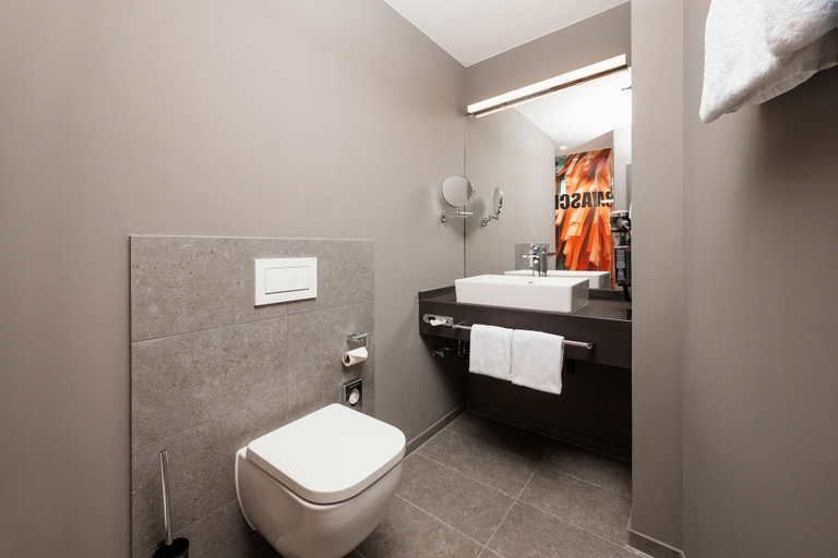 Bathroom 5, ibis Styles Neckarsulm, Heilbronn