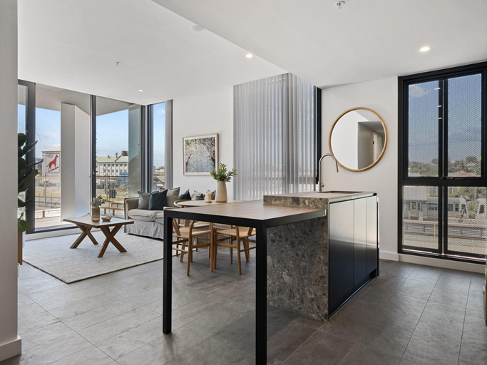 5, Spacious 2-Bed Apartment with Rooftop Views, Fremantle