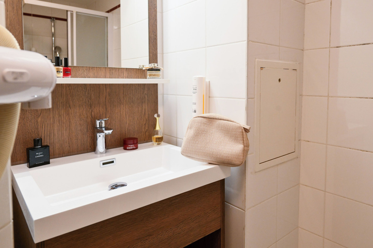 Bathroom 4, Comfort Aparthotel Versailles Saint Cyr l'Ecole, Yvelines
