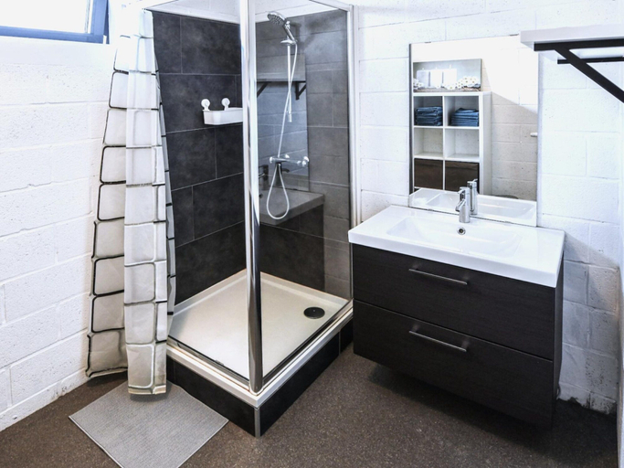 Bathroom 2, Holiday Home With Garden and Roofed Terrace, Limburg