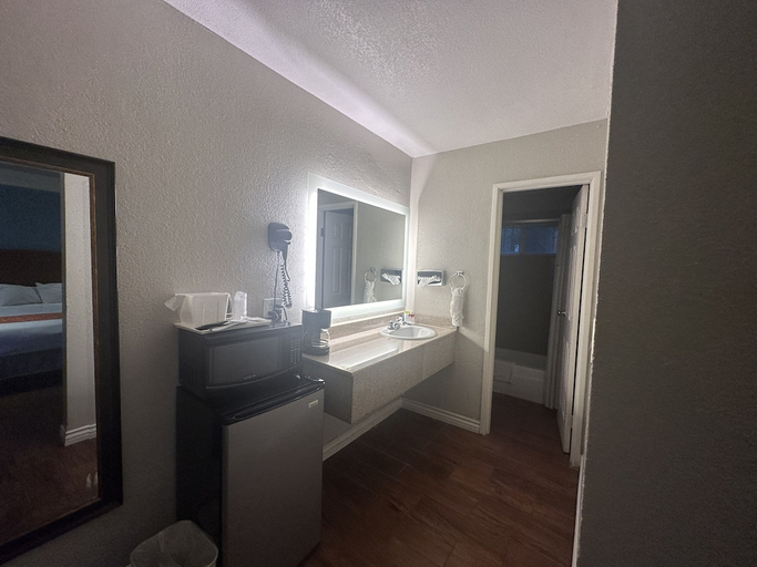 Bathroom 3, Casa Blanca Hotel - Orange, Orange