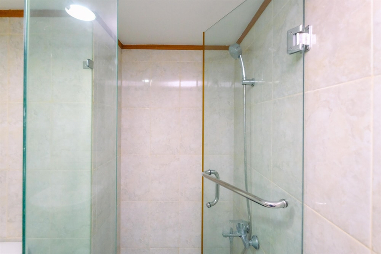 Bathroom 2, Homey And Minimalist Studio Tamansari The Hive Apartment, Jakarta Timur