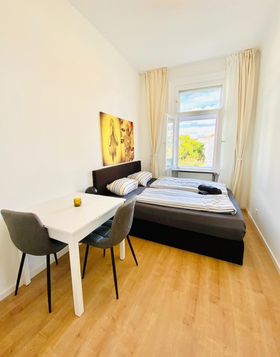 Room 2, Comfortable 5BR Stay Near Westbahnhof, Wien