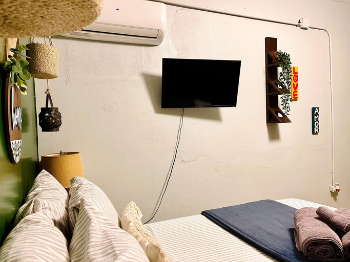 Room 2, A Short Drive to Culebra Bohemian Eco-stay