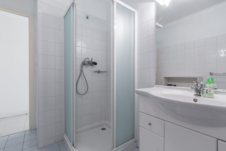 Room 4, Spacious Studio Apartment Close to The Martinez - 2313, Alpes-Maritimes