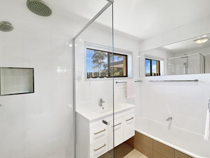 Bathroom 2, Fab 3-Bed Stay with Great Outdoors & Water Views, Eurobodalla