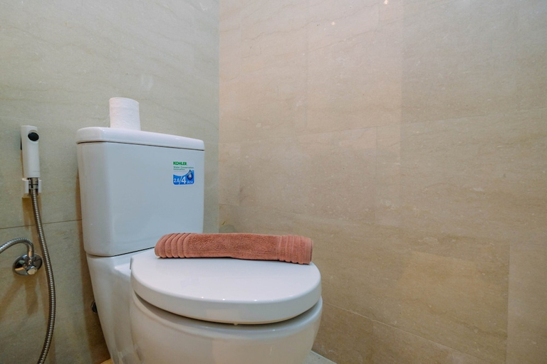 Bathroom 5, Warm and Cozy Studio at Menteng Park Apartment, Jakarta Pusat