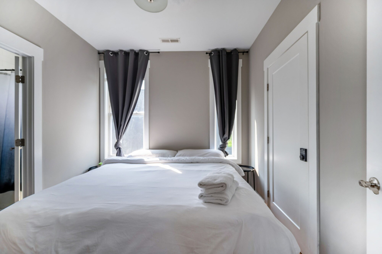 Room 4, 10 Min to DT - Rooftop Garage W D, Davidson