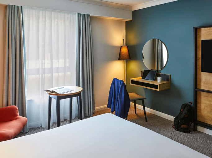 Bedroom 3, Mercure Cardiff North Hotel, Cardiff