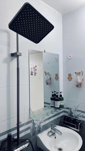 Bathroom 5, Gem Hostel, Cát Hải