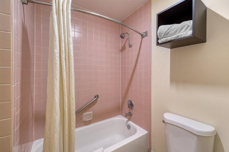 Bathroom 5, SureStay Hotel by Best Western Williams, Colusa