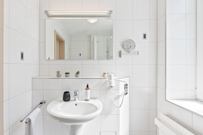 Bathroom 5, Steiners Hotel, Stuttgart
