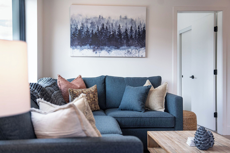Living area 3, Bluebird Daze, Columbia-Shuswap