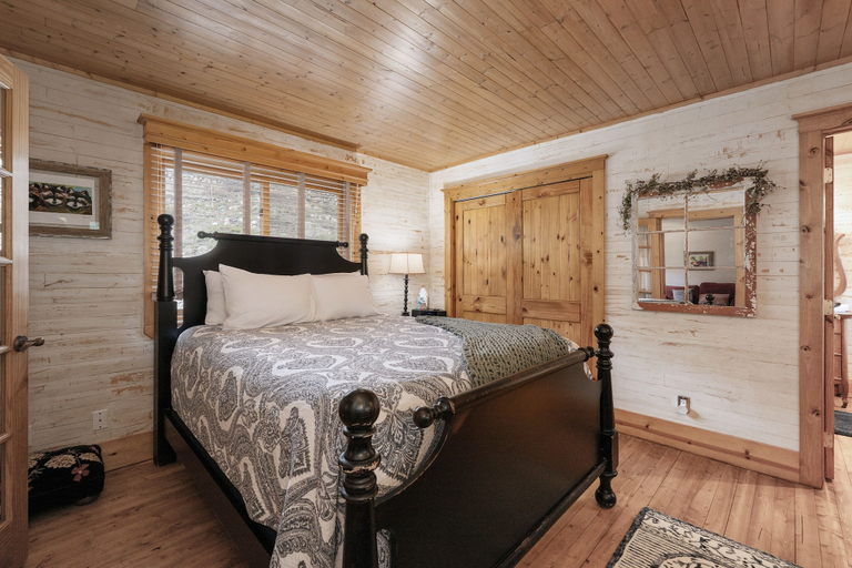 Room 5, West Portal Cabin 4 Bedroom Cabin, Grand