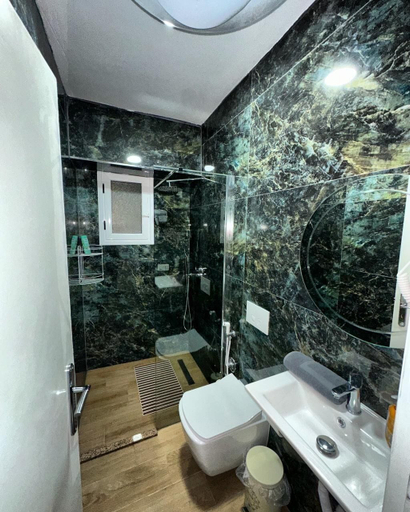 Bathroom 4, Hotel HER, Vlorës