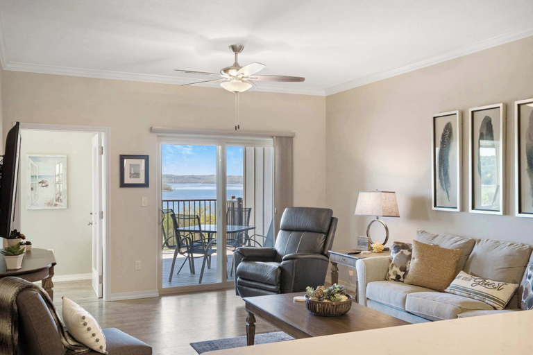 Others 4, Majestic View Getaway w/ Beautiful Lake Views!, Taney