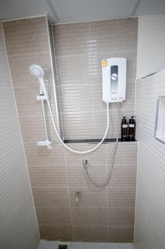 Bathroom 4, Na Care Hotel, Muang Chaiyaphum
