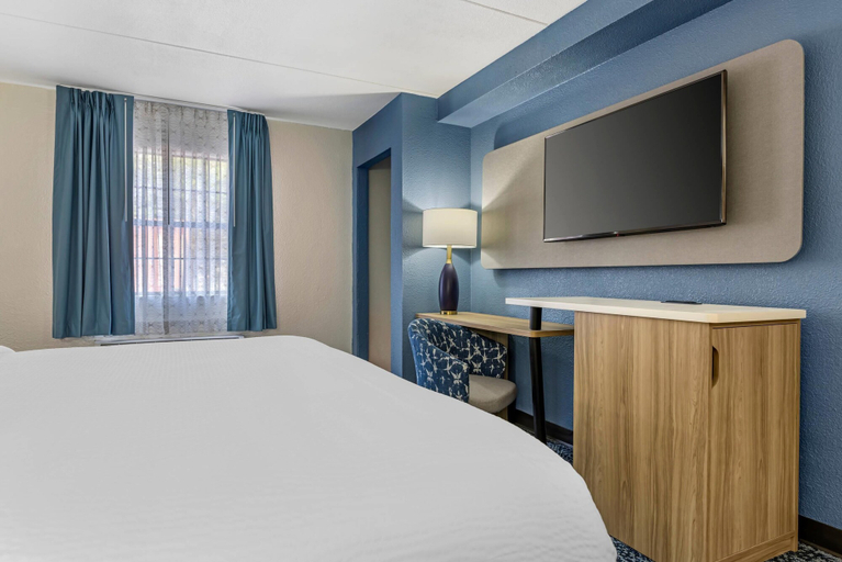 Bedroom 3, Sleep Inn & Suites Merrillville, Lake