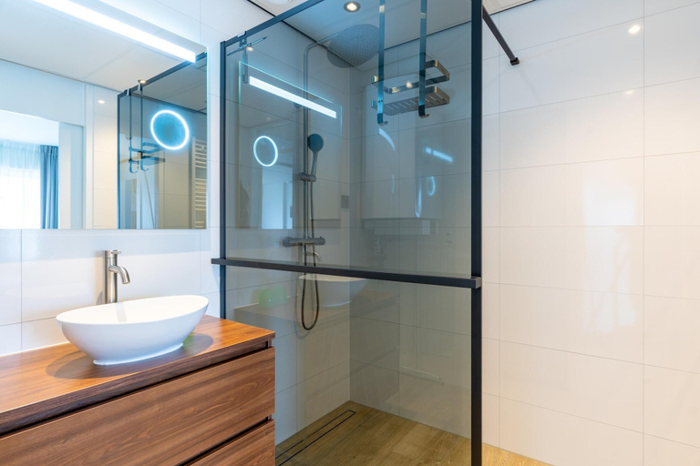 Bathroom 4, 2 person island view apartment, Texel