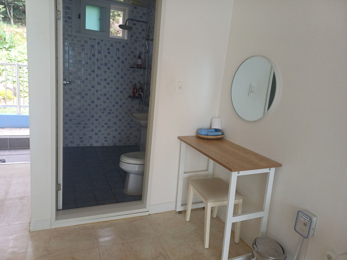 Bathroom 4, Melodia Pension, Geoje
