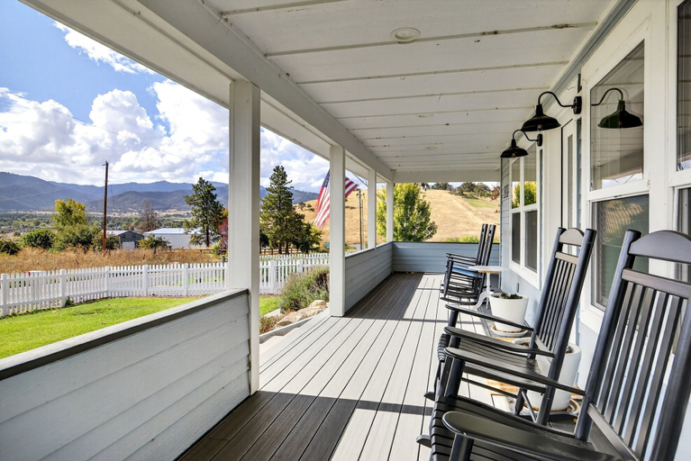 Terrace/patio 5, Meadowsweet Farm by WanderLodges, Jackson