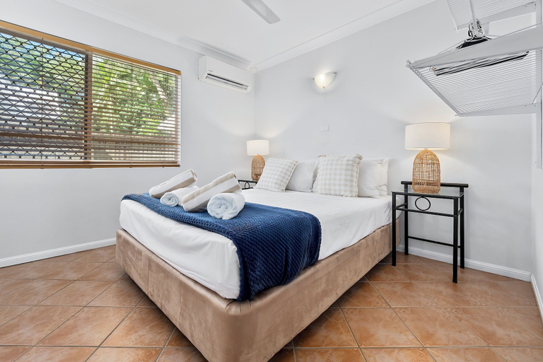 Bedroom 3, Dolce Vita Beachfront Holiday House, Cairns