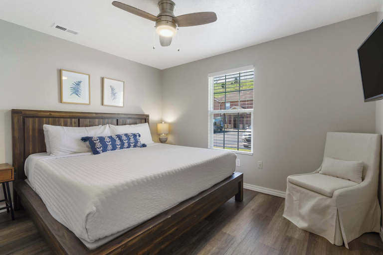Bedroom 3, Hillside Duo - 2 Units in The Vineyards Resort, Taney