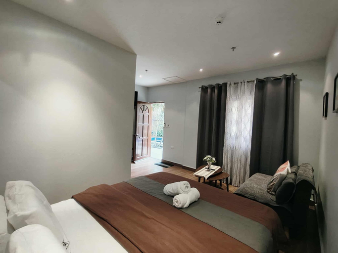 Room 2, Birdwatchers Poolside Hotel Panglao, Panglao