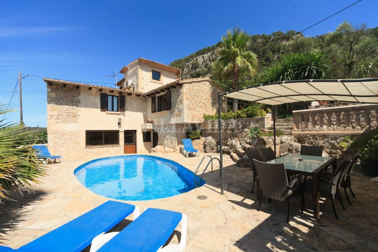 Room 3, Can Coste by Vida Villas Private Pool Mountain Views Walk to Town, Baleares
