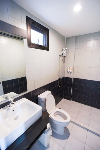Bathroom 3, Bed Garden 26, Suan Luang