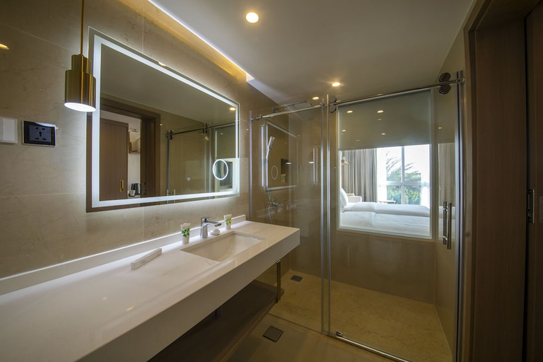 Bathroom 4, Luxotel Aqaba Beach Resort & Spa, Aqaba