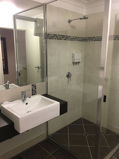 Bathroom 3, Bay Village Tropical Retreat & Apartments, Cairns