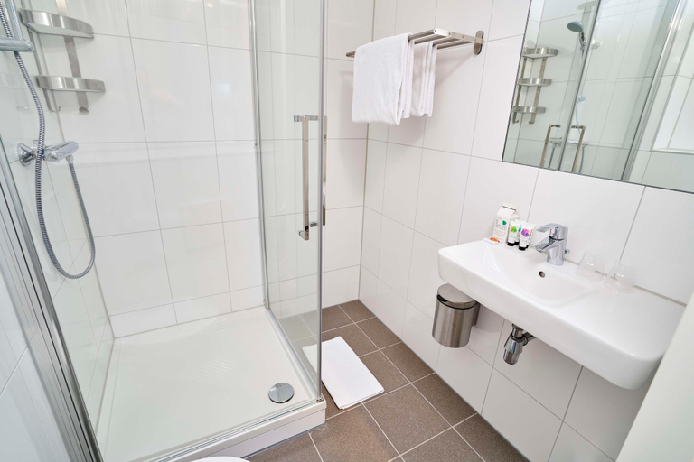 Bathroom 5, Amrâth Apart Hotel Schiphol Badhoevedorp, Haarlemmermeer