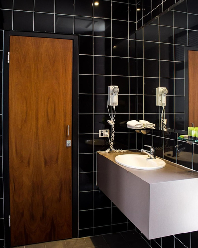 Bathroom 4, Highlander Hotel, Adelaide