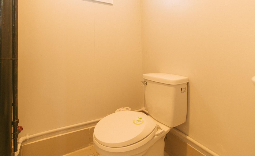 Bathroom, RedDoorz @ R2K Pension House, Puerto Princesa City