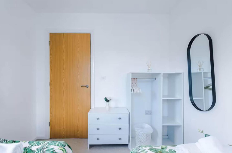 Room 4, 15 Clover Drive, Manchester