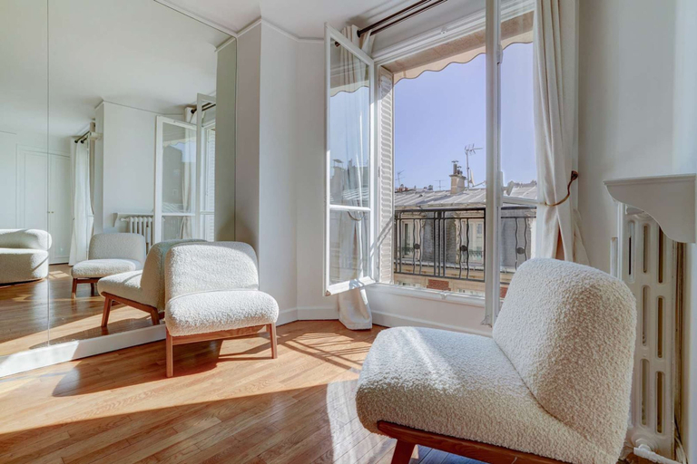 Room 2, Passy Glow 2BR Home in the 16th Arrondissement, Paris