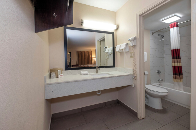 Bathroom 4, The Parker Lodge Fort Smith, Sebastian