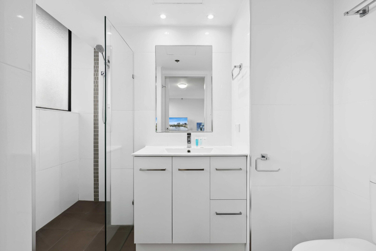 Bathroom, Charming 1-bed Unit in an Unbeatable Location, Brisbane