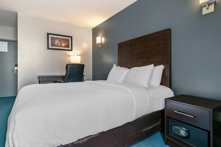 Bedroom 4, Econo Lodge, Montréal