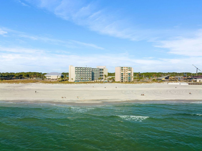 Room 4, Renovated Beach Front Ocean View Condo TOG 723, Bay