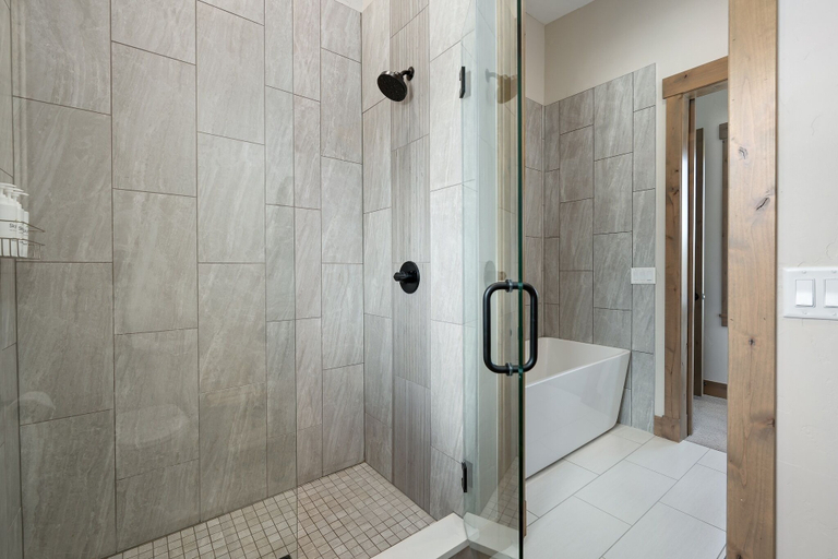 Bathroom 3, Aprez Retreat 3 Bedroom Condo by RedAwning, Grand