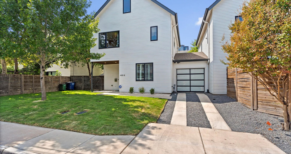 Room 4, Spacious 5BR Austin Home With Backyard Fire Pit, Travis