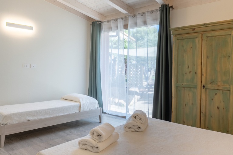 Room 3, Residence with swimming pool near Alghero, Sassari