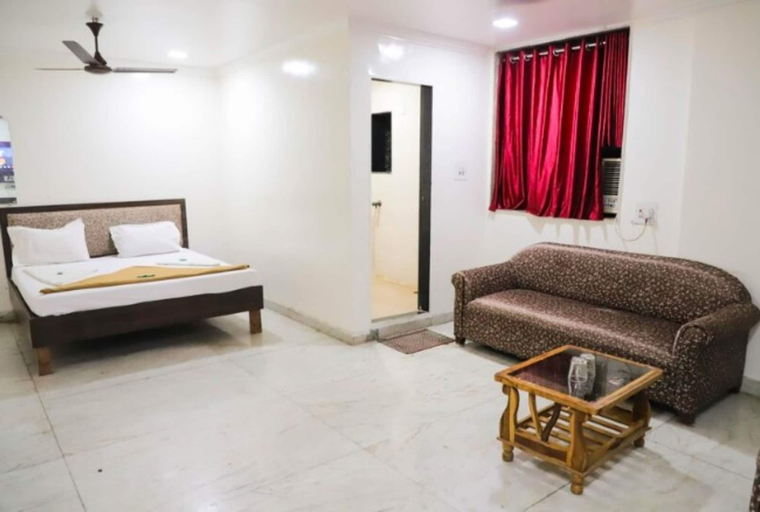 Room 2, Hotel Achal Palace Lodging and Boarding, Thane