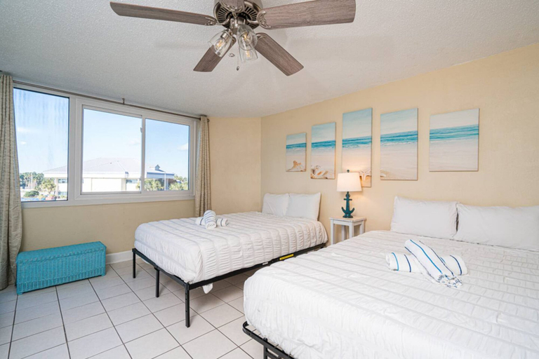 Room 3, Top of the Gulf 320 Beachfront Free Beach Chairs, Bay