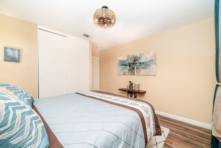 Room 4, Lux - Charming San Marcos 2BR Patio Pet-friendly, San Diego