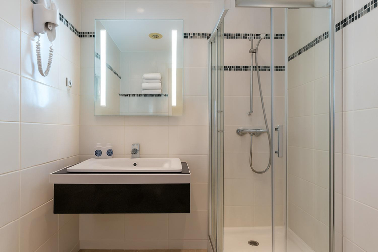 Bathroom 4, Arc Paris Porte d'Orleans, Hauts-de-Seine