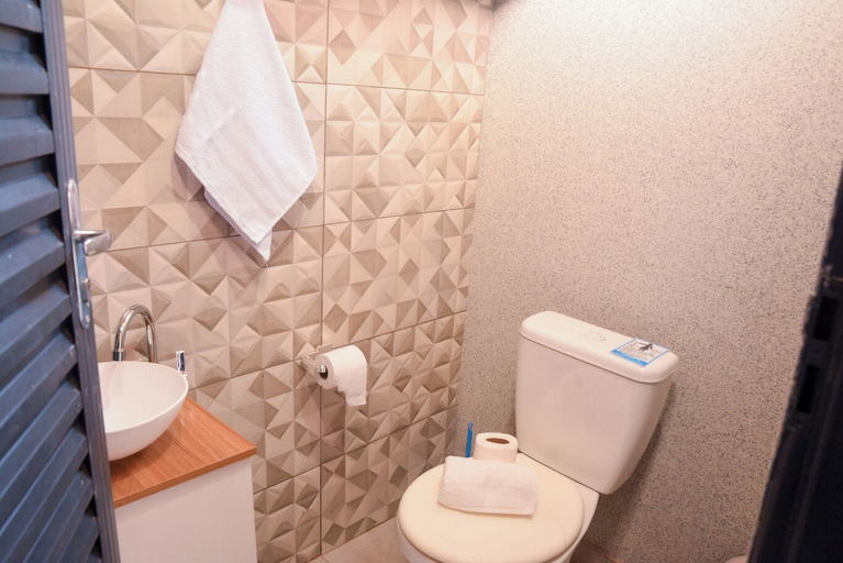 Room 4, Casa com Garagem e Churrasqueira em Tima Regi o, Olímpia