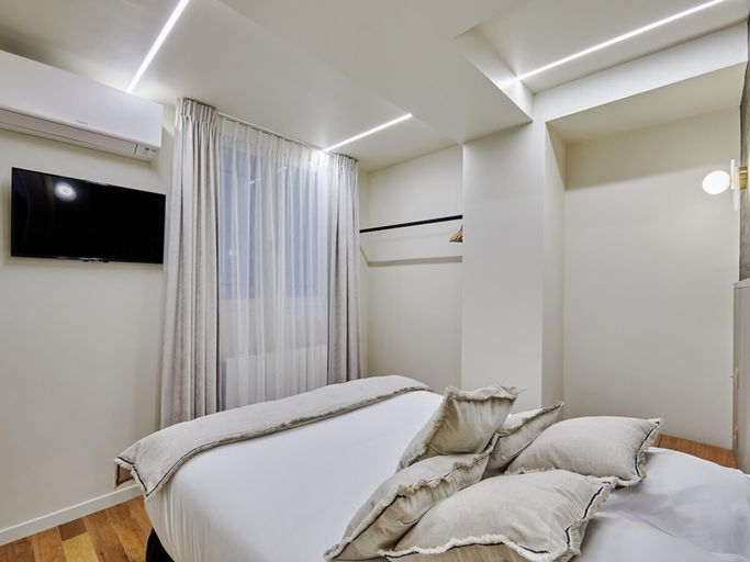 2, Superb New Apartement Le Marais Place des Vosges, Paris